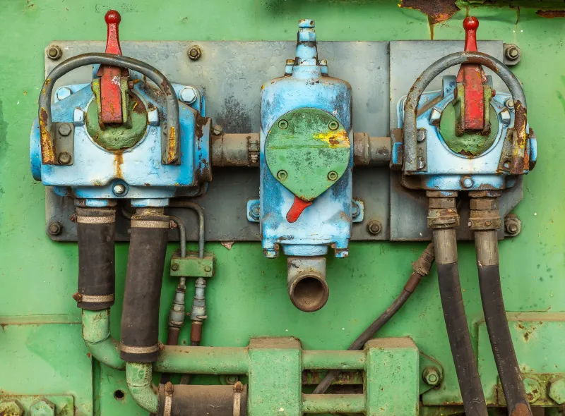 Corrosion by Degrees: The Hidden Cost of Salt, Humidity, and Deferred Cleaning on Industrial Metal Assets